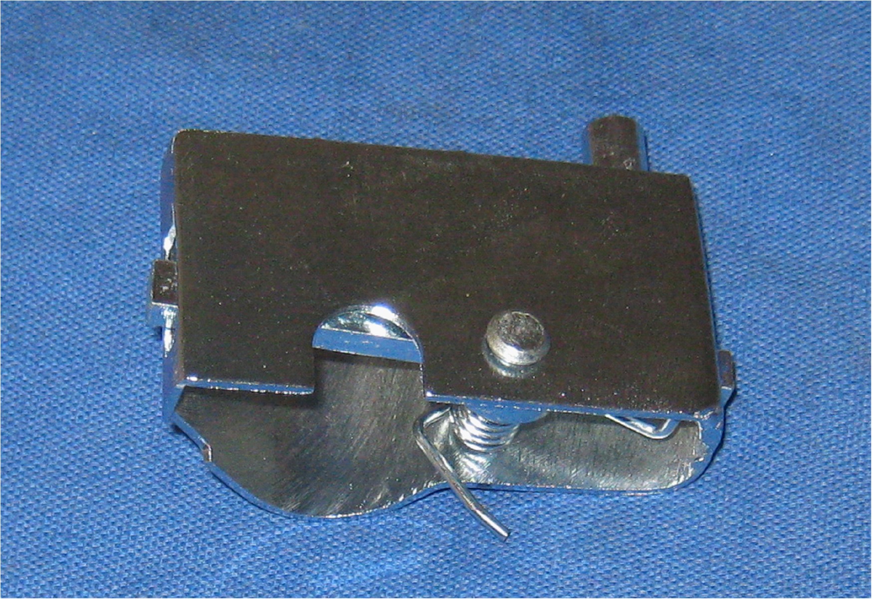 Schloßkasten für die Sitzbank am Rahmen