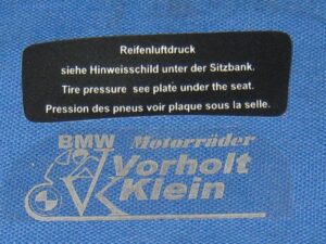 Hinweißschild links S-Cockpit Reifendruck