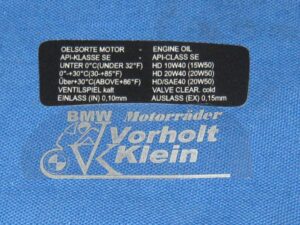 Hinweißschild rechts S-Cockpit Ölsorte