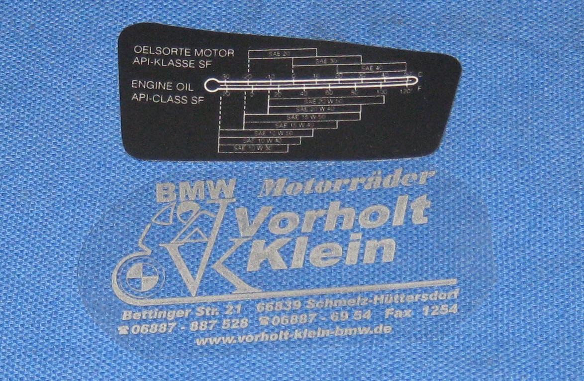 Hinweißschild RT rechts nach 85 Ölssorte