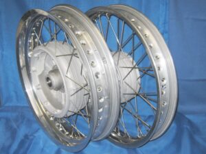 Räder Umbau z.B 3.00 x 18 Hinten und 2.50 x 18 vorne